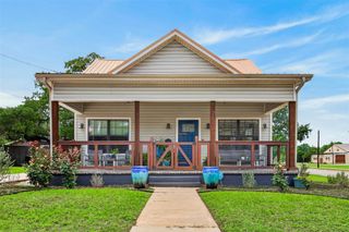 217 N Walnut Ave N, Luling, TX 78648