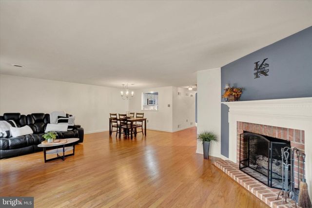 275 WYNTRE BROOKE DR, York, PA 17403