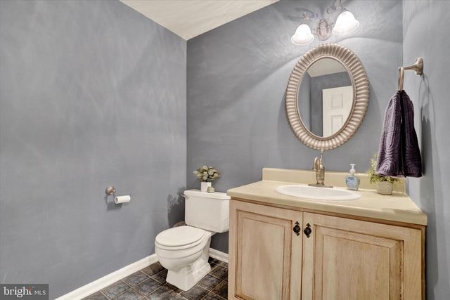 275 WYNTRE BROOKE DR, York, PA 17403