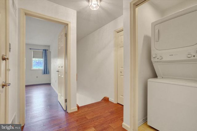 275 WYNTRE BROOKE DR, York, PA 17403