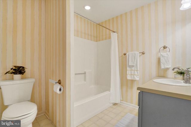 275 WYNTRE BROOKE DR, York, PA 17403