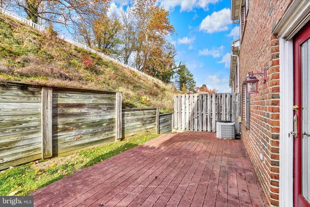 275 WYNTRE BROOKE DR, York, PA 17403