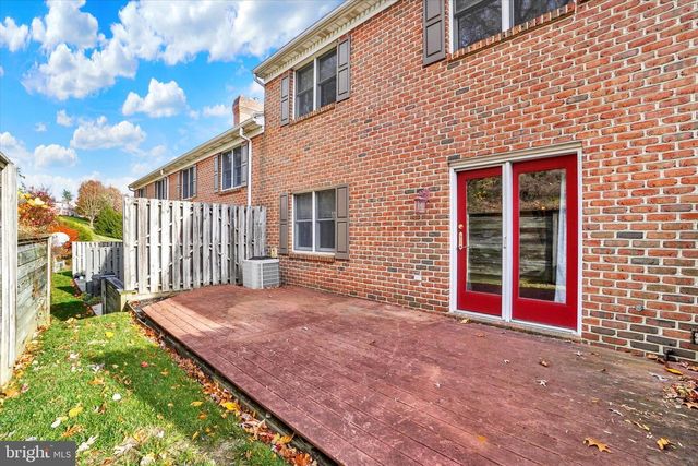 275 WYNTRE BROOKE DR, York, PA 17403