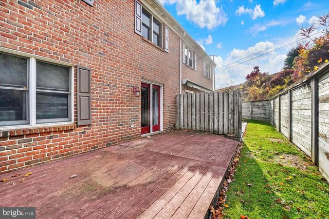 275 WYNTRE BROOKE DR, York, PA 17403