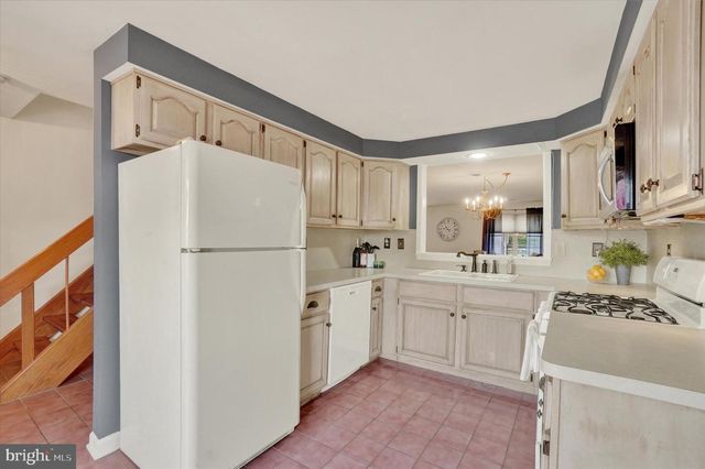 275 WYNTRE BROOKE DR, York, PA 17403