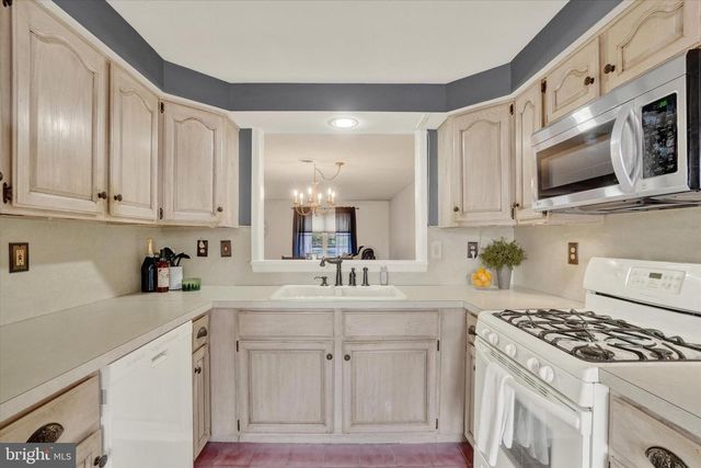 275 WYNTRE BROOKE DR, York, PA 17403