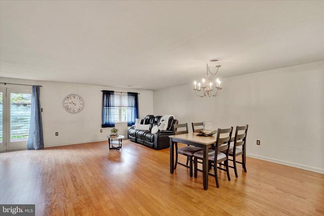 275 WYNTRE BROOKE DR, York, PA 17403