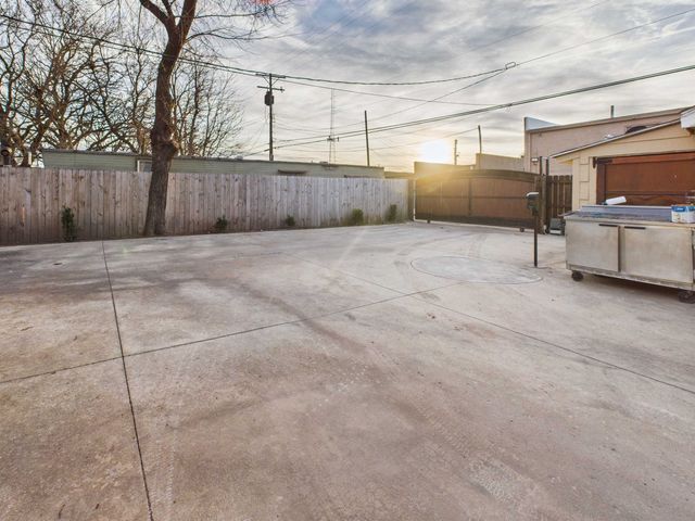 1021 S Topeka Ave, Wichita, KS 67211