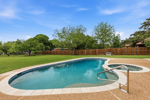 2400 Emerald Circle, Southlake, TX 76092