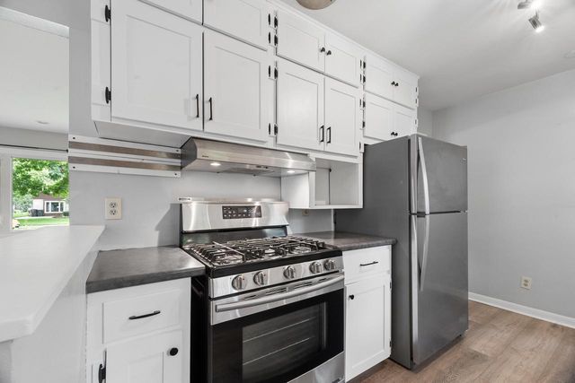 705 Oak STREET, South Milwaukee, WI 53172