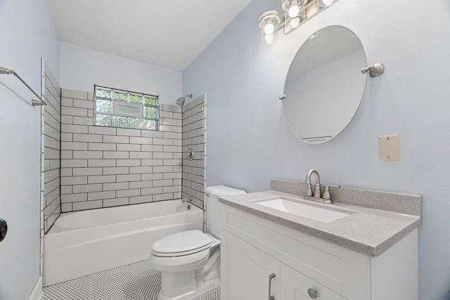705 Oak STREET, South Milwaukee, WI 53172