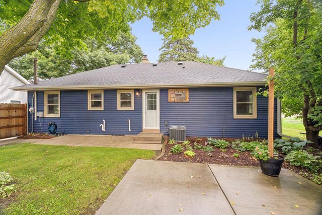 705 Oak STREET, South Milwaukee, WI 53172