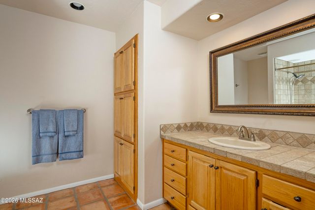 2817 E Sierra Vista Road, Tucson, AZ 85716