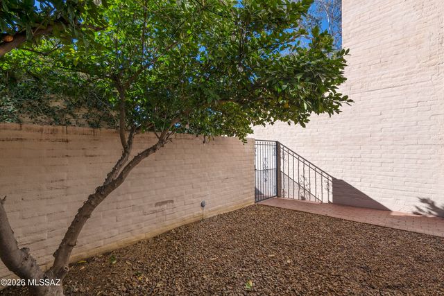 2817 E Sierra Vista Road, Tucson, AZ 85716