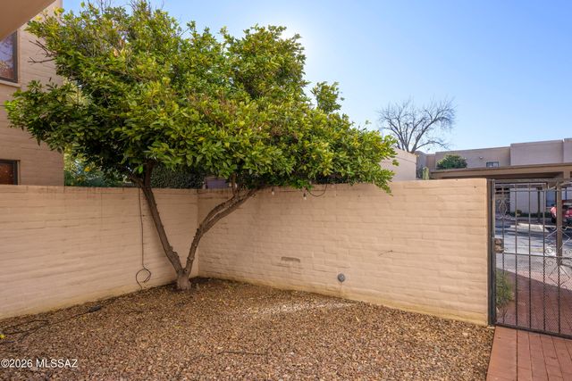 2817 E Sierra Vista Road, Tucson, AZ 85716