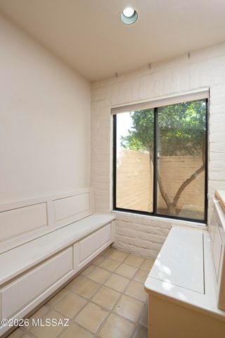 2817 E Sierra Vista Road, Tucson, AZ 85716