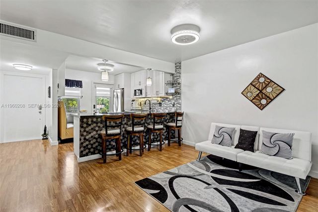 5100 Washington St 207, Hollywood, FL 33021