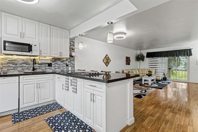 5100 Washington St 207, Hollywood, FL 33021