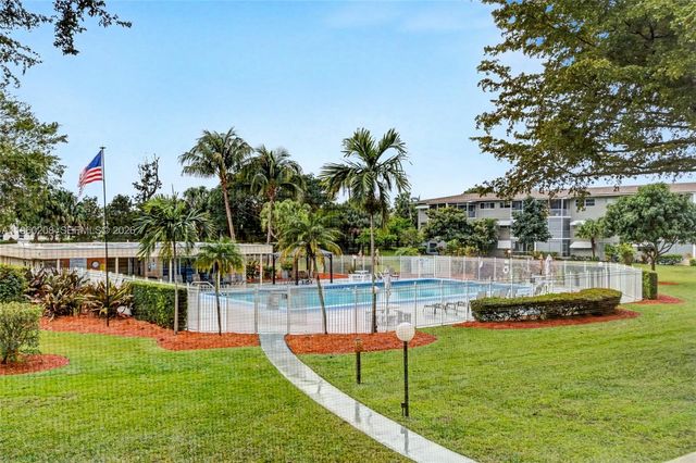 5100 Washington St 207, Hollywood, FL 33021