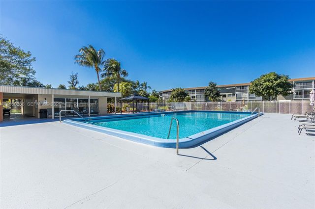 5100 Washington St 207, Hollywood, FL 33021