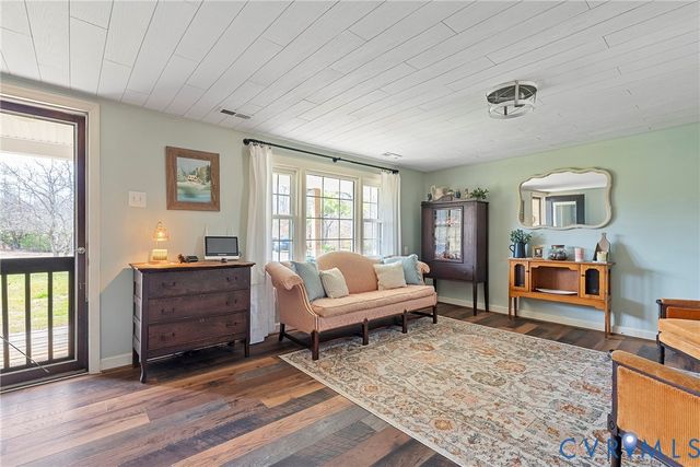 562 Bobcat Ln, Little Plymouth, VA 23091