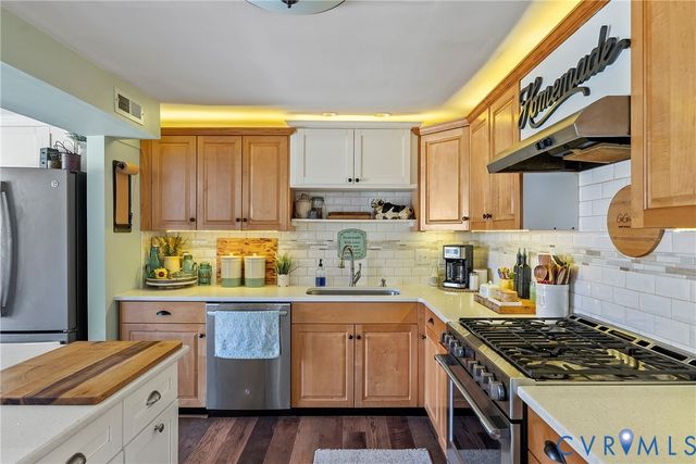 562 Bobcat Ln, Little Plymouth, VA 23091