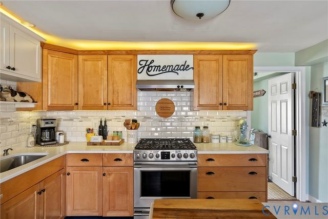 562 Bobcat Ln, Little Plymouth, VA 23091