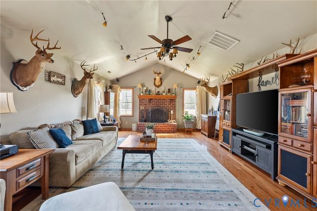 562 Bobcat Ln, Little Plymouth, VA 23091