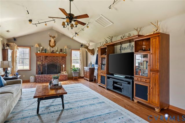 562 Bobcat Ln, Little Plymouth, VA 23091