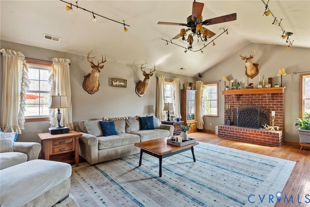 562 Bobcat Ln, Little Plymouth, VA 23091