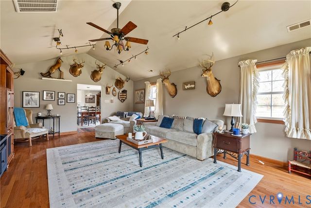 562 Bobcat Ln, Little Plymouth, VA 23091