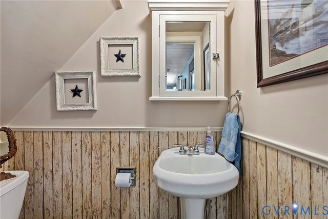 562 Bobcat Ln, Little Plymouth, VA 23091