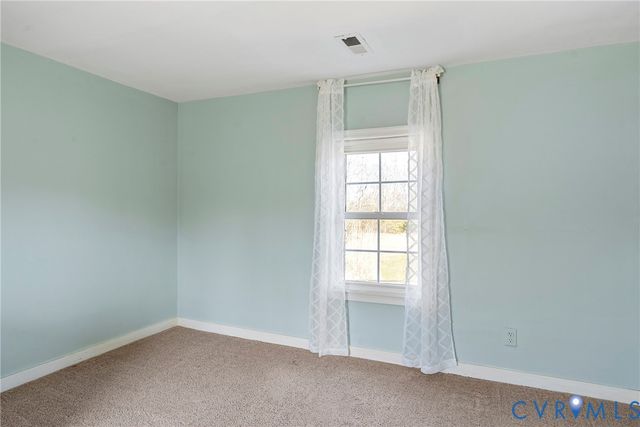 562 Bobcat Ln, Little Plymouth, VA 23091