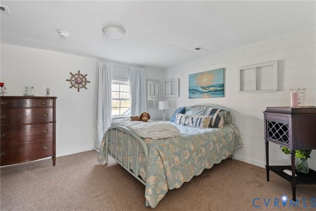 562 Bobcat Ln, Little Plymouth, VA 23091