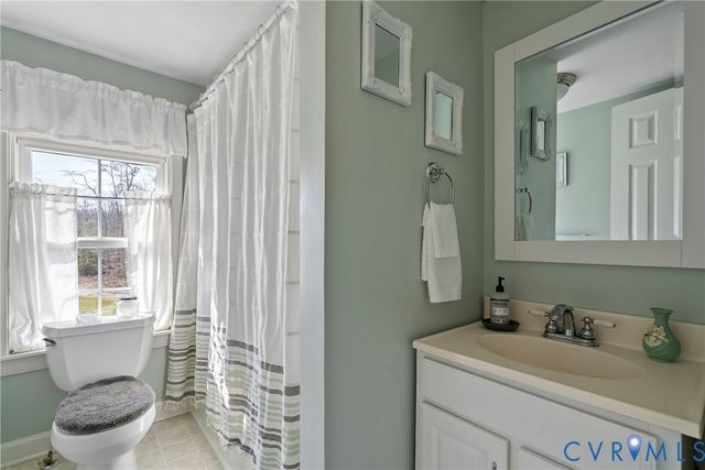 562 Bobcat Ln, Little Plymouth, VA 23091