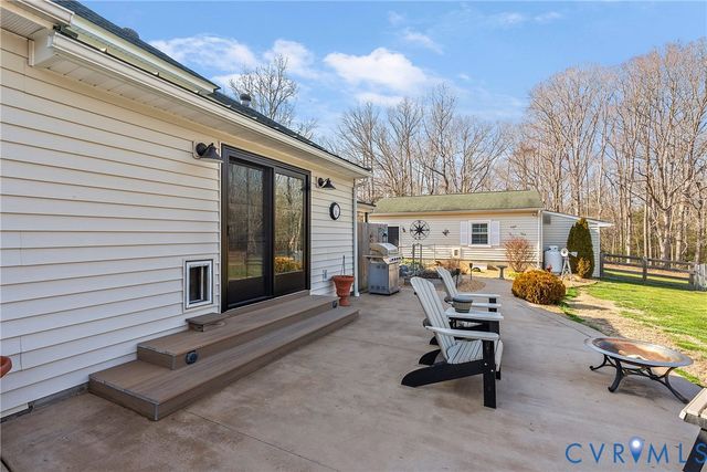 562 Bobcat Ln, Little Plymouth, VA 23091