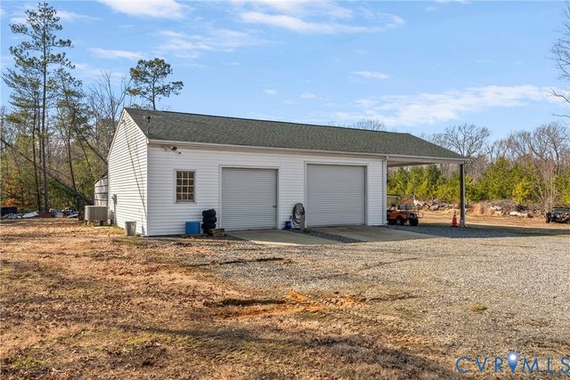 562 Bobcat Ln, Little Plymouth, VA 23091