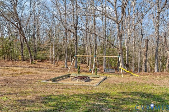 562 Bobcat Ln, Little Plymouth, VA 23091