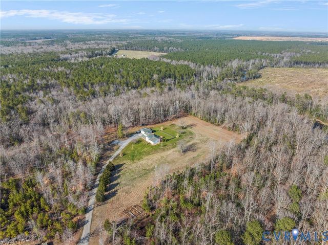 562 Bobcat Ln, Little Plymouth, VA 23091