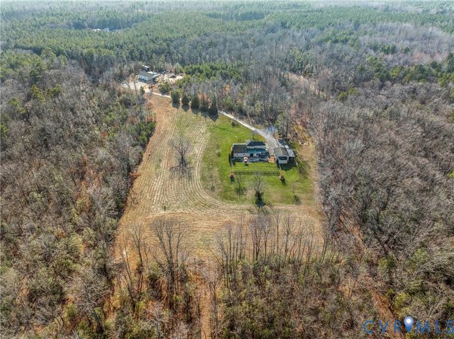 562 Bobcat Ln, Little Plymouth, VA 23091