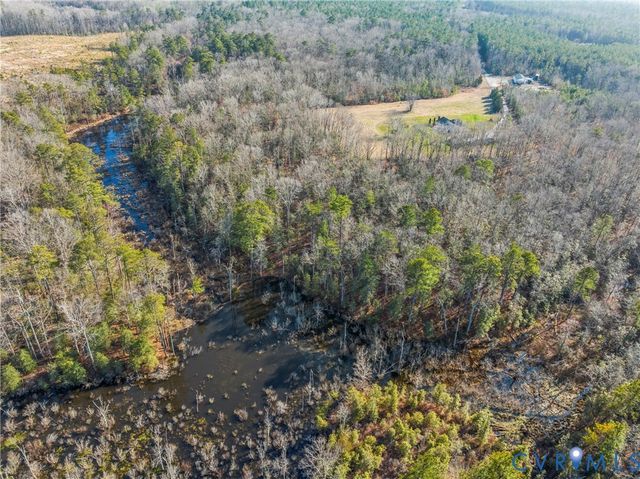 562 Bobcat Ln, Little Plymouth, VA 23091