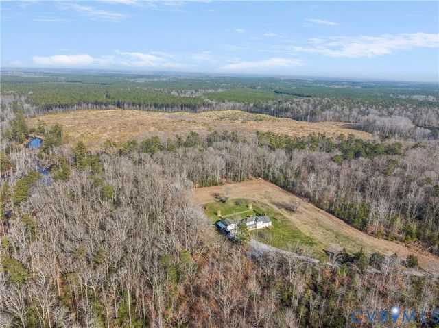 562 Bobcat Ln, Little Plymouth, VA 23091