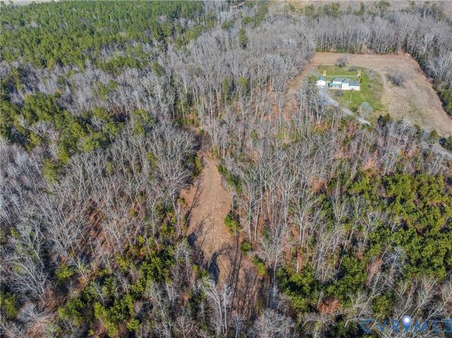 562 Bobcat Ln, Little Plymouth, VA 23091