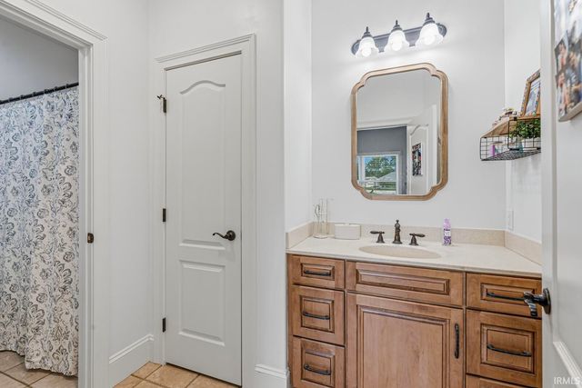 51678 Meadow Pointe Drive, Granger, IN 46530