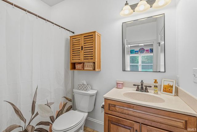 51678 Meadow Pointe Drive, Granger, IN 46530