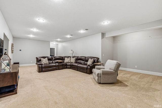 51678 Meadow Pointe Drive, Granger, IN 46530
