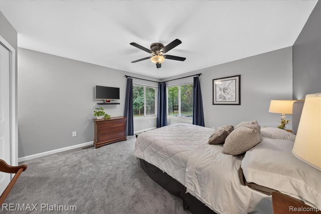 24300 Springbrook Drive, Farmington Hills, MI 48336
