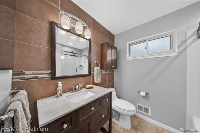 24300 Springbrook Drive, Farmington Hills, MI 48336