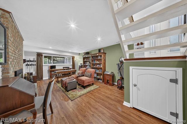 24300 Springbrook Drive, Farmington Hills, MI 48336
