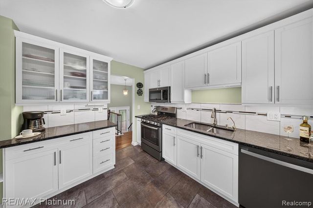 24300 Springbrook Drive, Farmington Hills, MI 48336